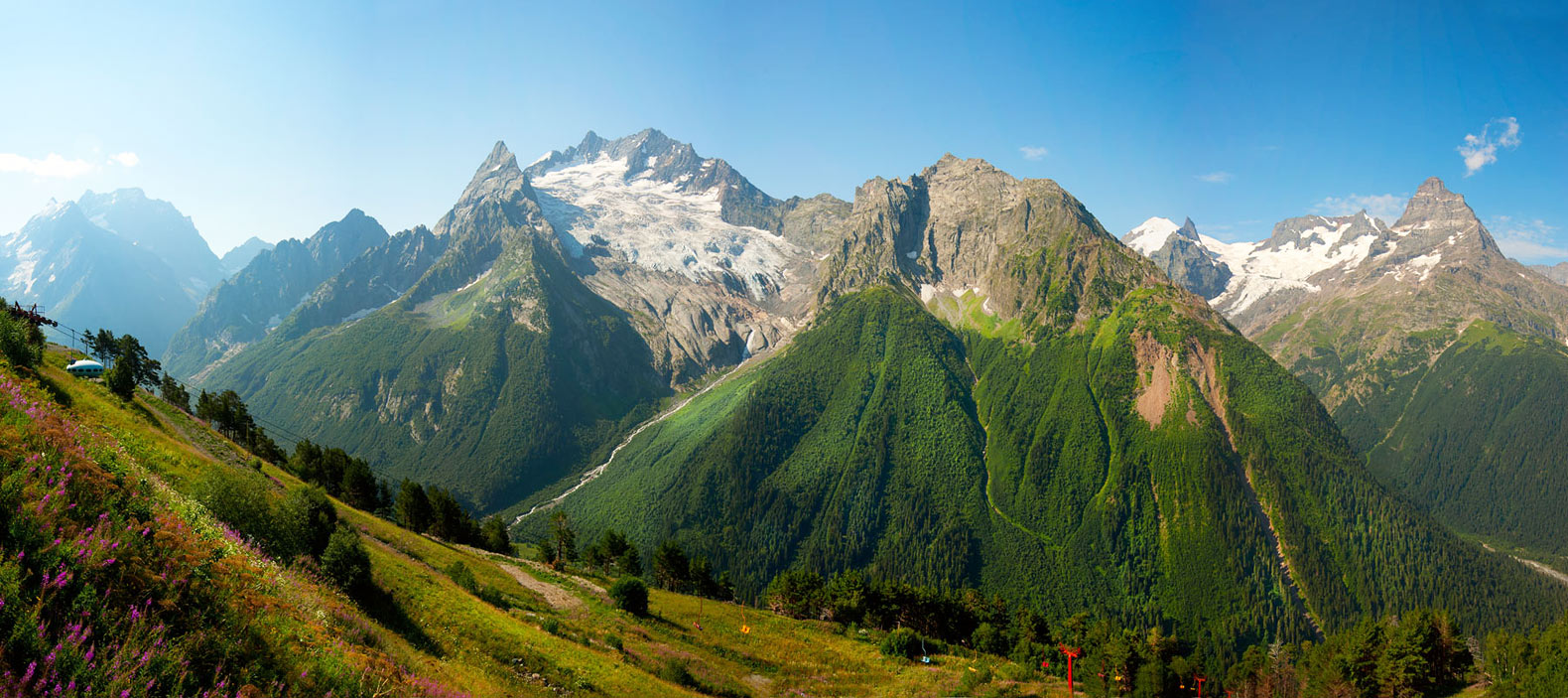 Russian mountains chain. Домбайская Поляна. Домбайская Поляна Карачаево-Черкесия. Поляна Домбай Кавказ. Поляна Косыгина Домбай.