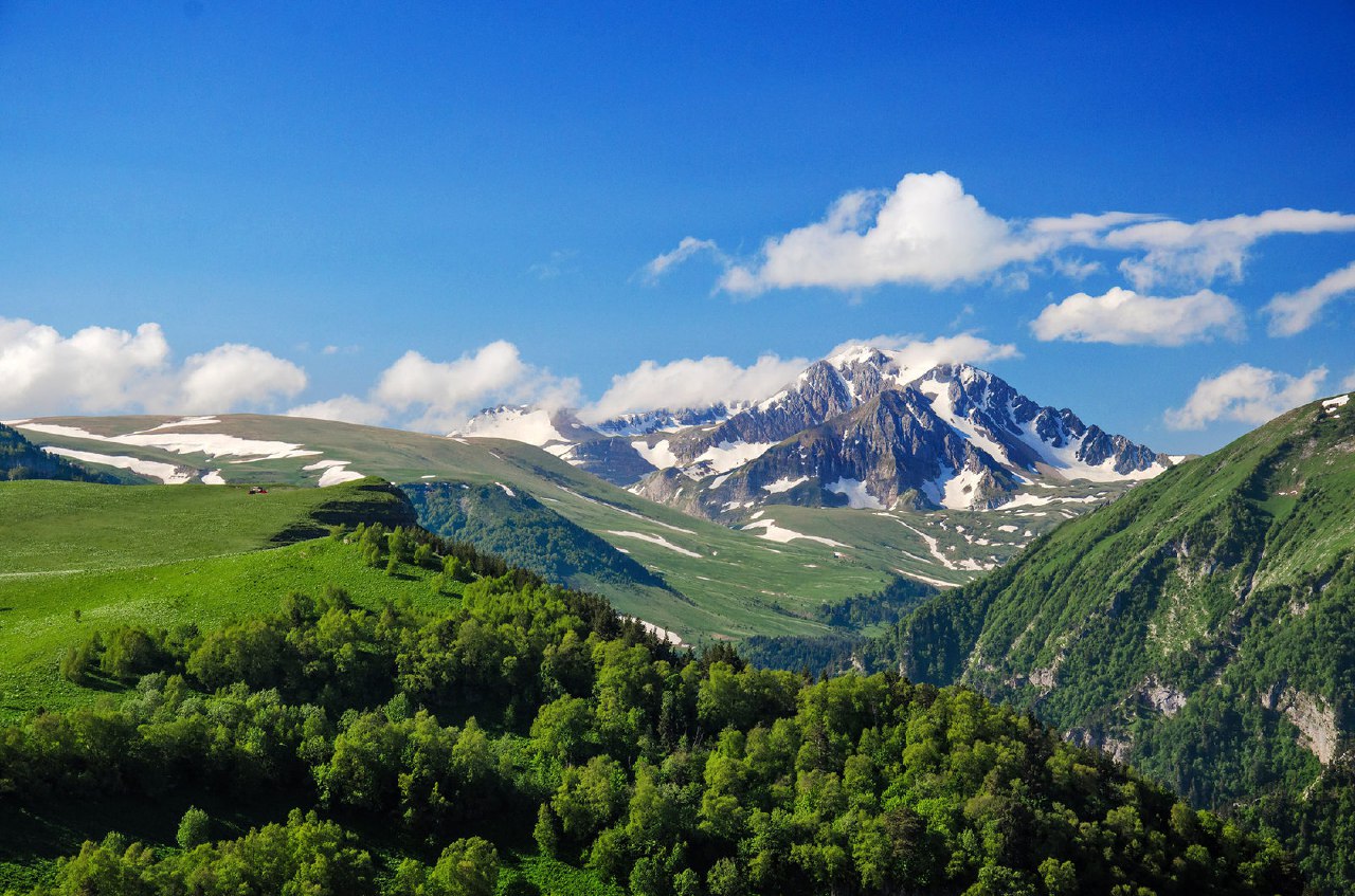 Панорама кавказских гор
